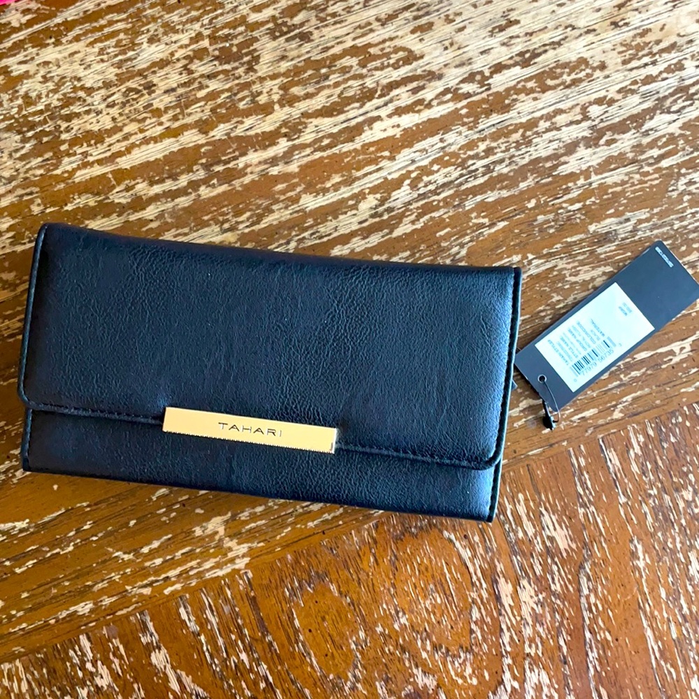 Tahari leather wallet